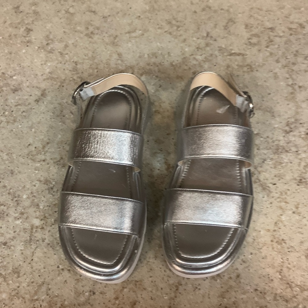 NWOT Stuart Weitzman Elodie Silver Leather Sandals Size 37 (6.5) - Picture 2 of 5
